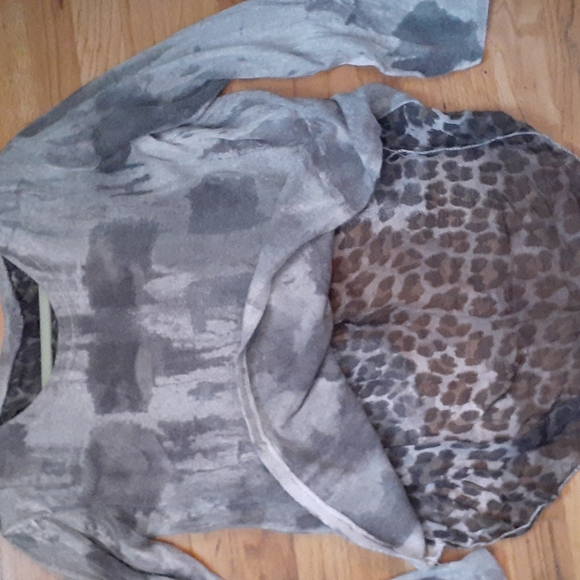 Silk Shades of Gray long sleeve top size extra large, beautiful detail on back - Picture 6 of 10